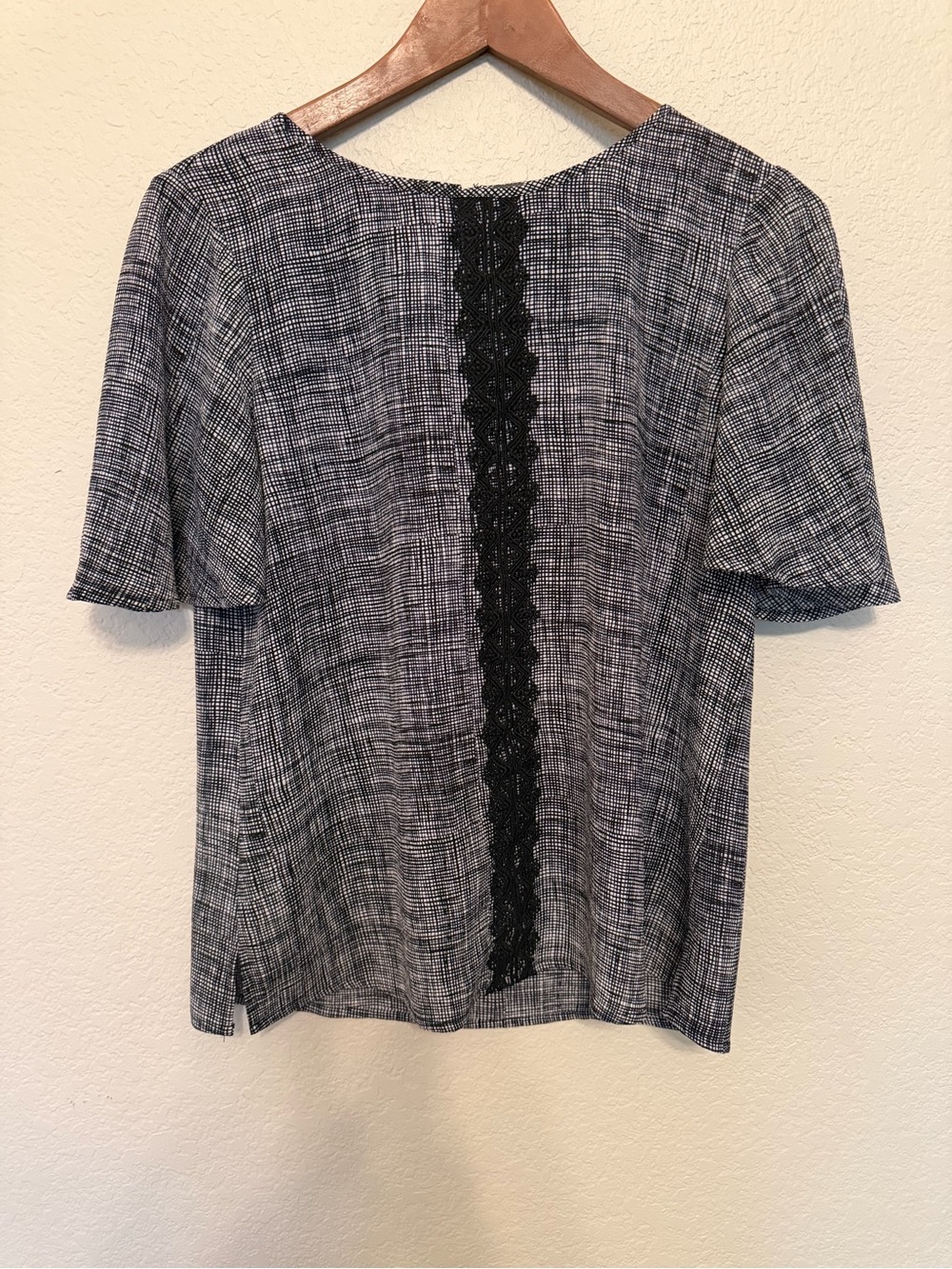 Vince Camuto Lace Trim Black & White Short Sleeve Dressy Top Blouse Size XS